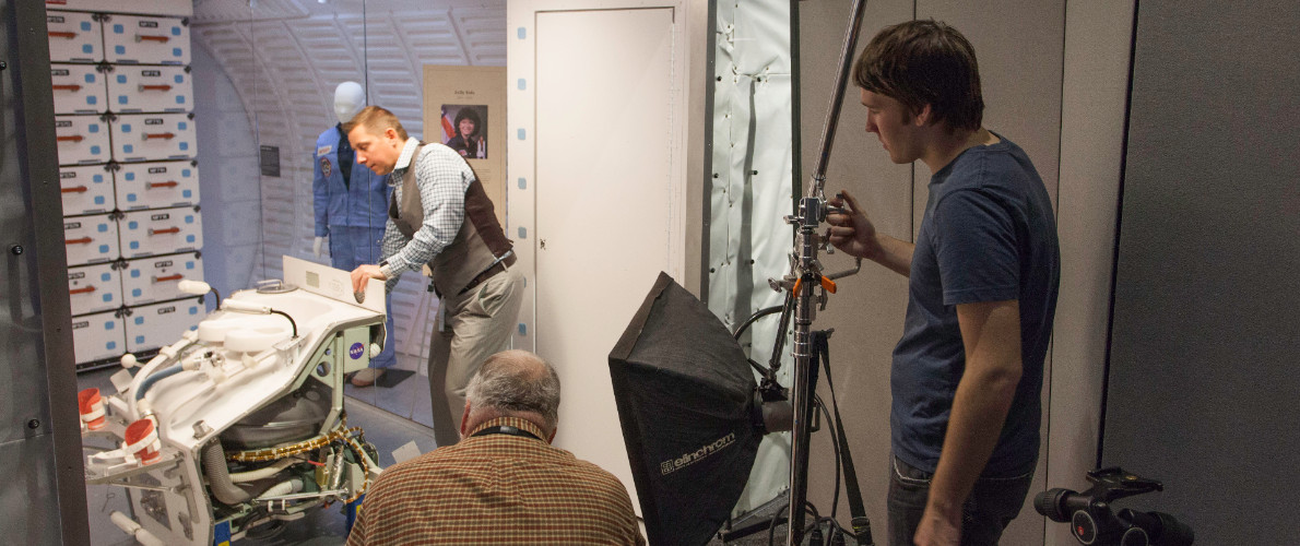 A SIU student externs at the Smithsonian Institute with a SIU alumni. 